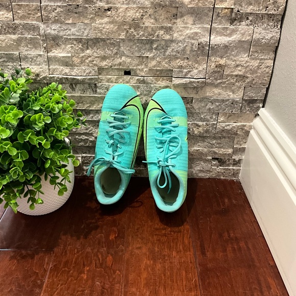 Nike cleats - Picture 2 of 5